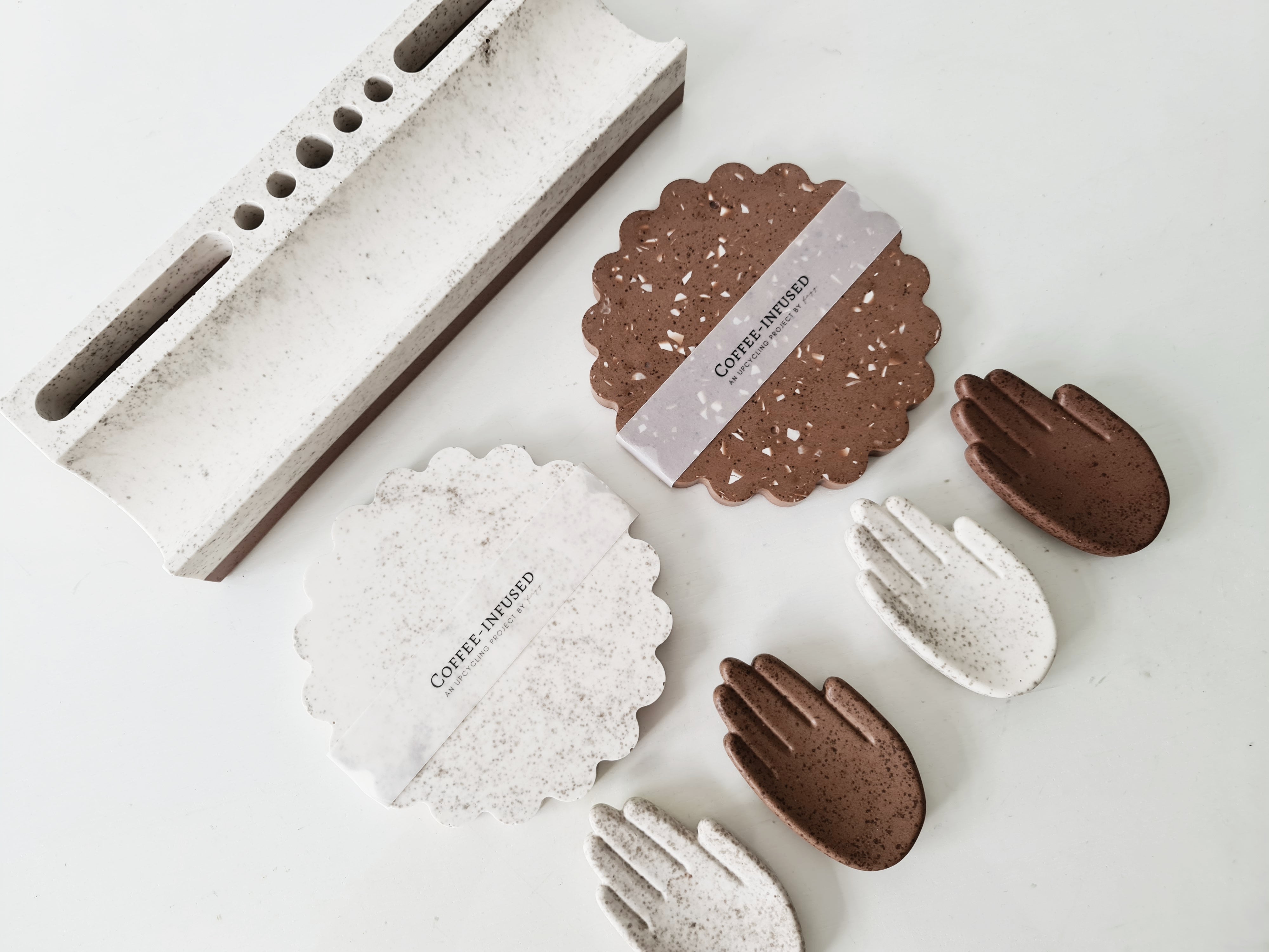 Coffee-infused Palm Tray (Brown)